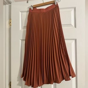 Pleated brown skirt